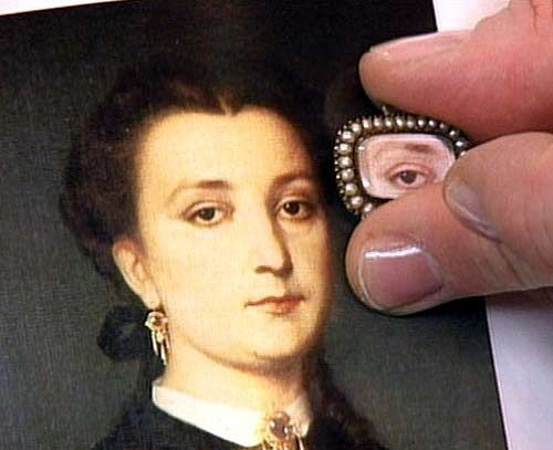 the-most-famous-example-of-a-georgian-lovers-eye-jewel-was-how-king-george-iii-proposed-to-maria-fitzherbert